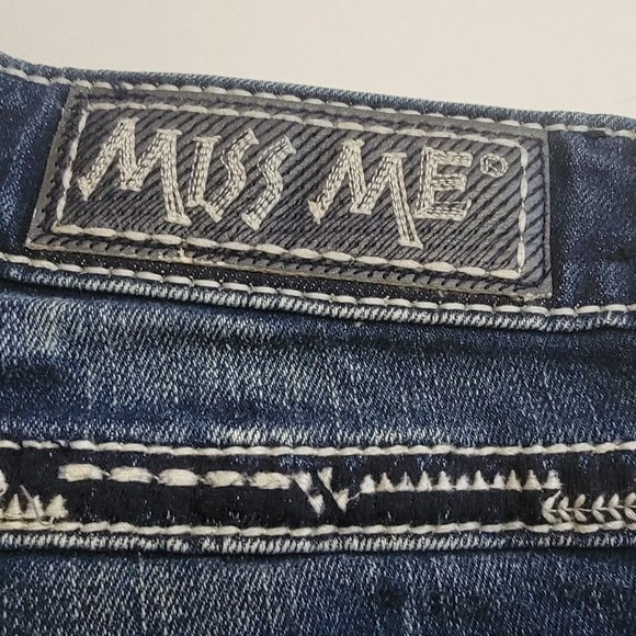 Miss Me “ The M Series” Capri Jeans - Picture 10 of 16